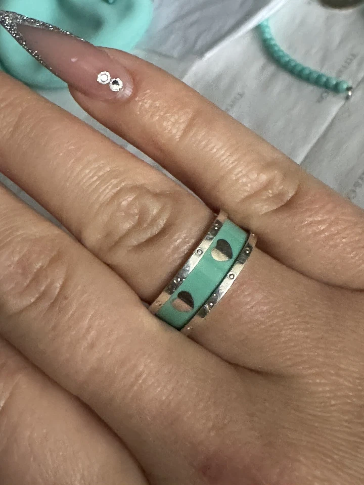 Anel Tiffany & Co. azul esmalte coração banda larga prata esterlina tamanho 8 com caixa - Imagem 4 de 4
