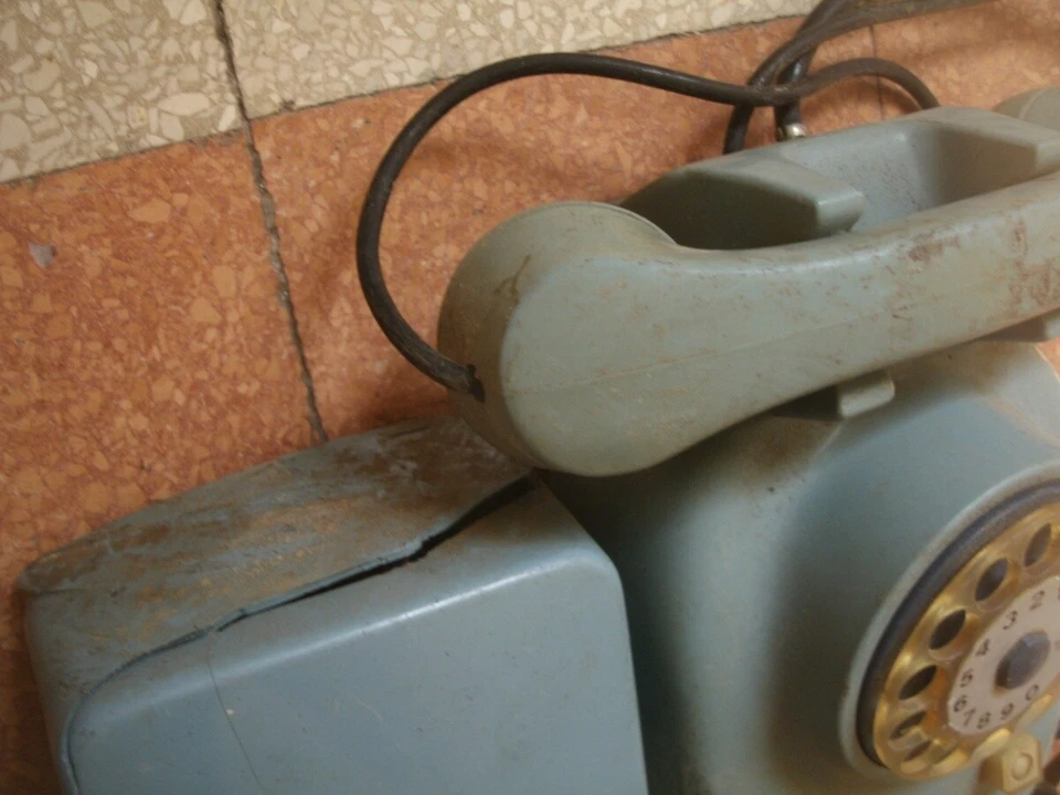 4 vecchi Telefoni safnat milano modernariato design vintage nizzoli epoca - Immagine 4 di 4