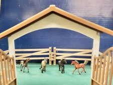 Horse corral fence scene with door(open/closes) four ponies