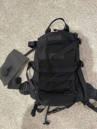 CAMELBAK Transformer hydration backpack black - Picture 1 of 5
