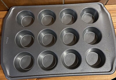Wilton Nonstick 12 Cupcake Baking Pan 11x17  One Dozen Never Used