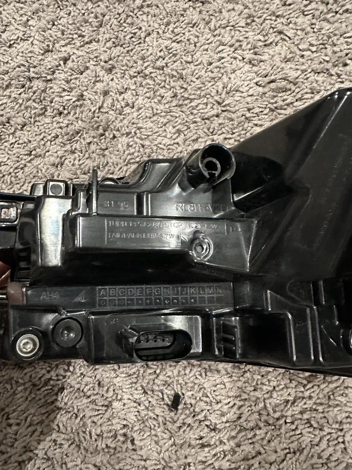 Luz trasera lado del conductor para Audi A4/B9.5 2020-2024 OEM garaje guardada Foto 3 de 4