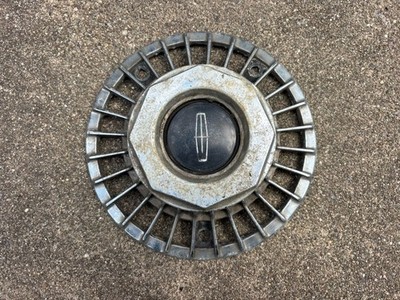 (1) Vintage 1975-1980 Lincoln Continental, Mark IV, V, Town Car Wheel Center Cap