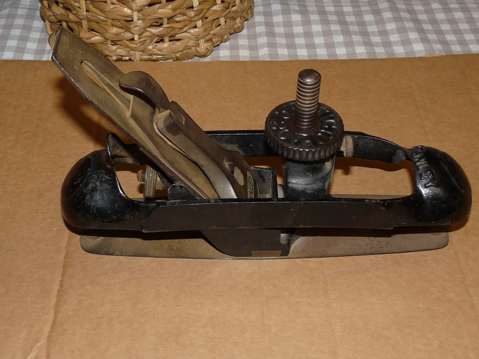 Vintage STANLEY VICTOR # 20 ADJUSTABLE COMPASS WOODPLANE SWEETHEART - Image 2 of 4