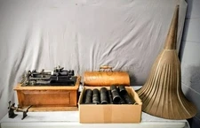 Antique Thomas Edison Triumph Cylinder Phonograph w/ 36 Black Wax Records,Works