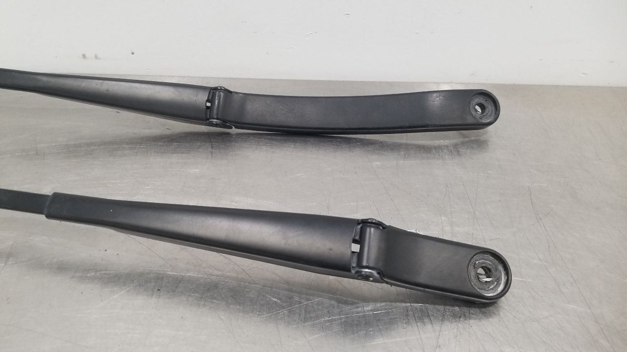 11 MERCEDES BENZ SLS AMG C197 WINDSHIELD WIPER ARM SET PAIR