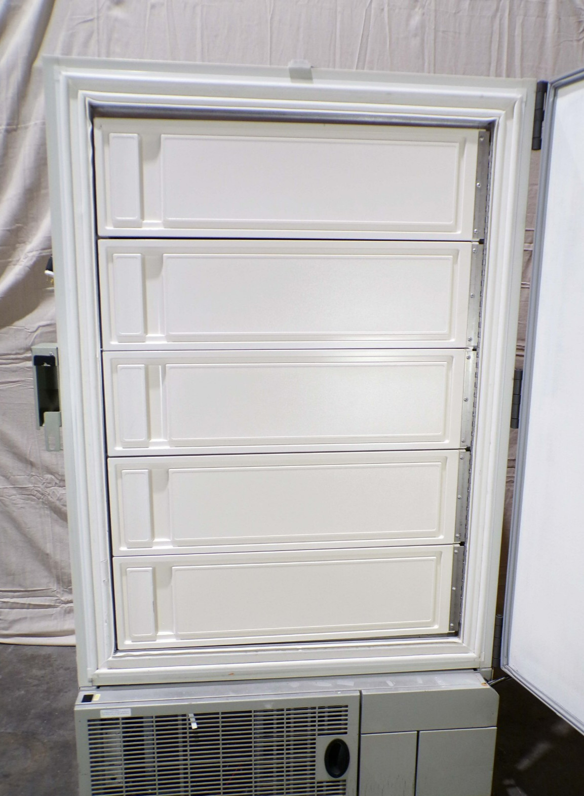 Revco Ultima II ULT2586-9-D39 Freezer *used working