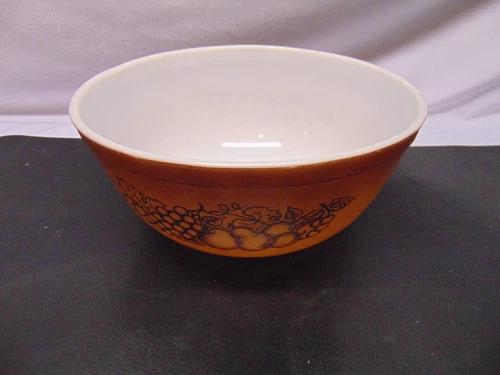 Vintage Pyrex #14 1/2 quart mixing bowl brown color fruit pattern design