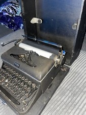 Royal Quiet De Luxe 1947 Portable Typewriter w/Case thumbnail