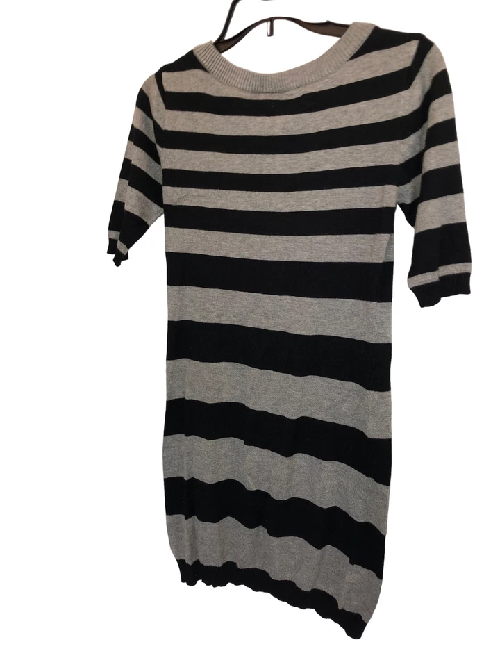 Vestido suéter Body Central para mujer gris/negro a rayas talla S usado Foto 3 de 4