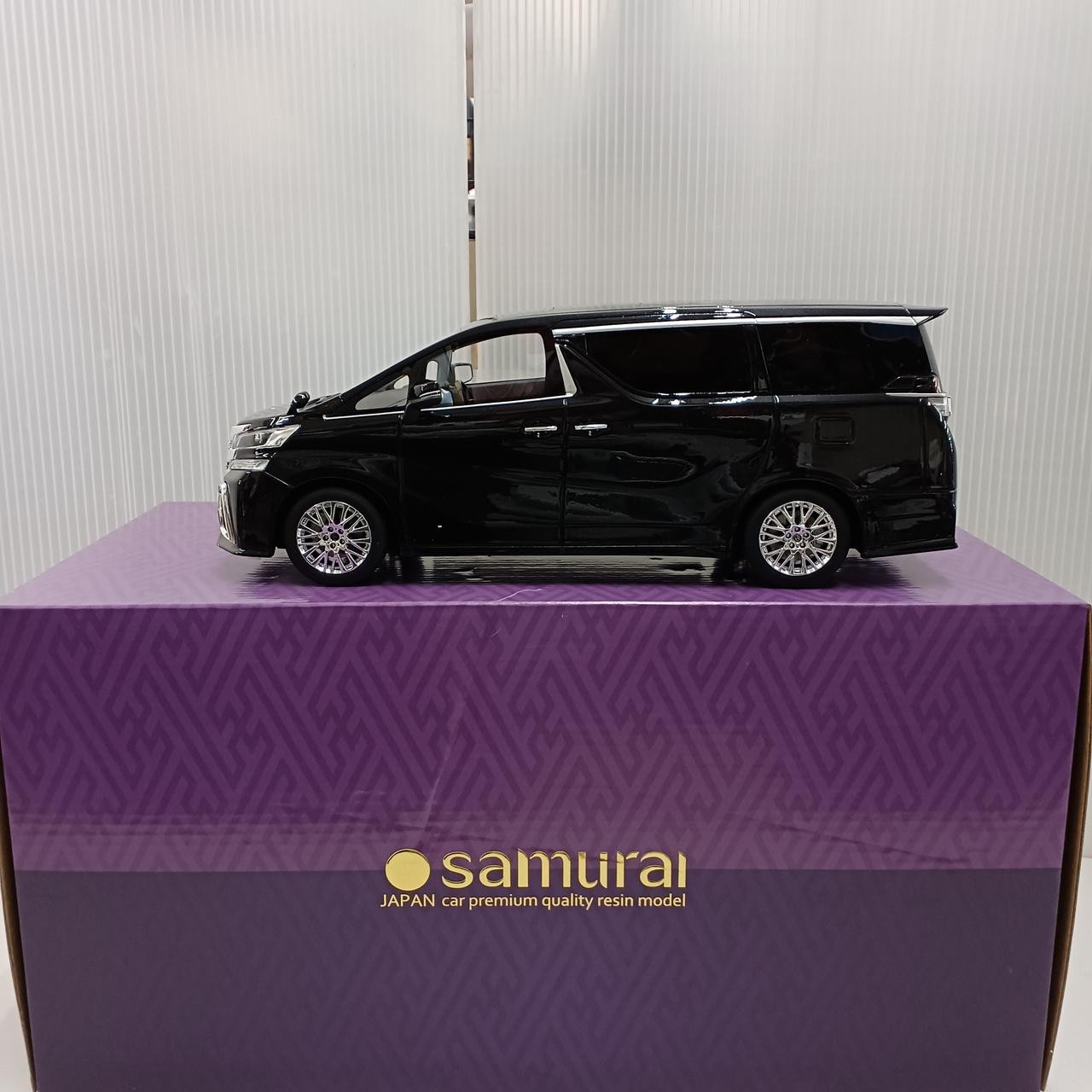 Kyosho Toyota Vellfire 3.5 ZA G Edition Black KSR18011BK