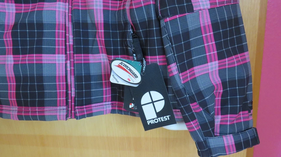 Protest Damen Winterjacke Gr. S = 36 neu & ungetragen schwarz pink Ski+Board - Bild 2 von 4