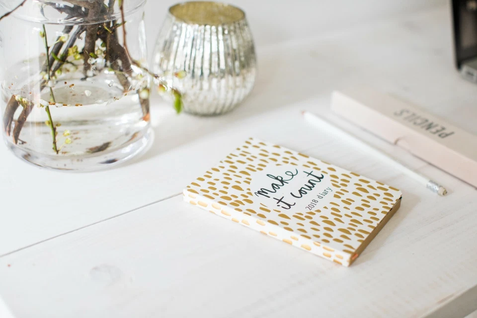 Reclaimed Scaffold Board White Wash Desk With Steel Legs - Image 4 of 4