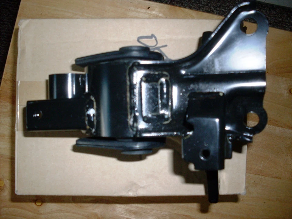 МЕХАНИЧЕСКОЕ КРЕПЛЕНИЕ КОРОБКИ ПЕРЕДАЧ -- ПОДХОДИТ: 2004-2009 KIA SPECTRA & SPECTRA 5 (2,0 Л, L4). - Изображение 2 из 4