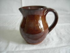 Jarra pequeña artística de diseño rústico crema cerámica hecha a mano marrón, excelente esmalte