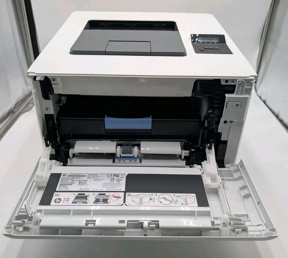 Impresora láser de red dúplex HP Color LaserJet Pro M452dn Foto 2 de 4