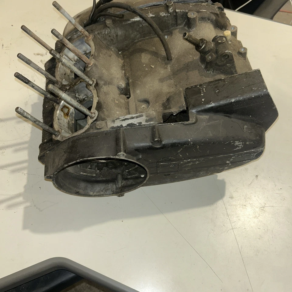 1973-1975 Yamaha RD350 RD 350 Center Cases Crankcase side covers oil pump - Image 3 of 4