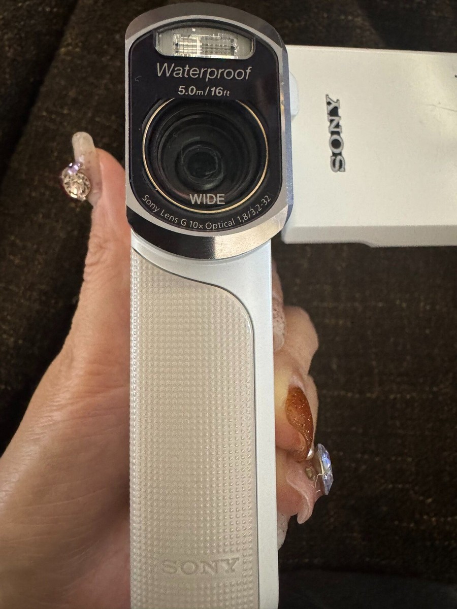 SONY Handycam HDR-GW77 Waterproof 10x Optical Zoom 1080p Video