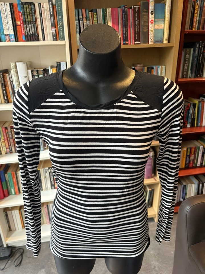 Womens Black White Striped Knit T Shirt Round Neck Long Sleeve Button Cuff