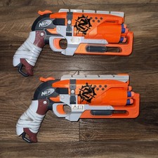 2 Nerf Zombie Strike HammerShot Blaster Revolvers With 10 Darts Excellent Cond