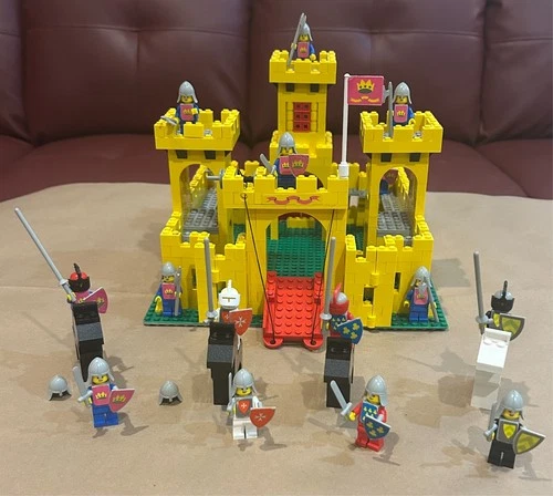 Vintage Classic LEGO Set Knights Yellow Castle 375/6075 (1978)
