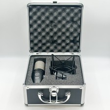 AKG P220 Large Diaphragm Cardioid Condenser Microphone Kit CP1020350 