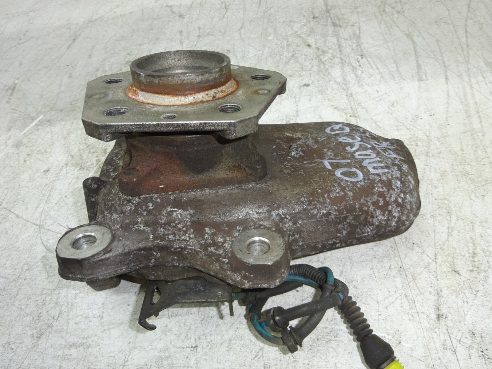 03-07 Maserati Quattroporte Front Right Side Spindle Knuckle Hub OEM DE2209188