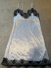 Women  s Nightgown Small NWOT