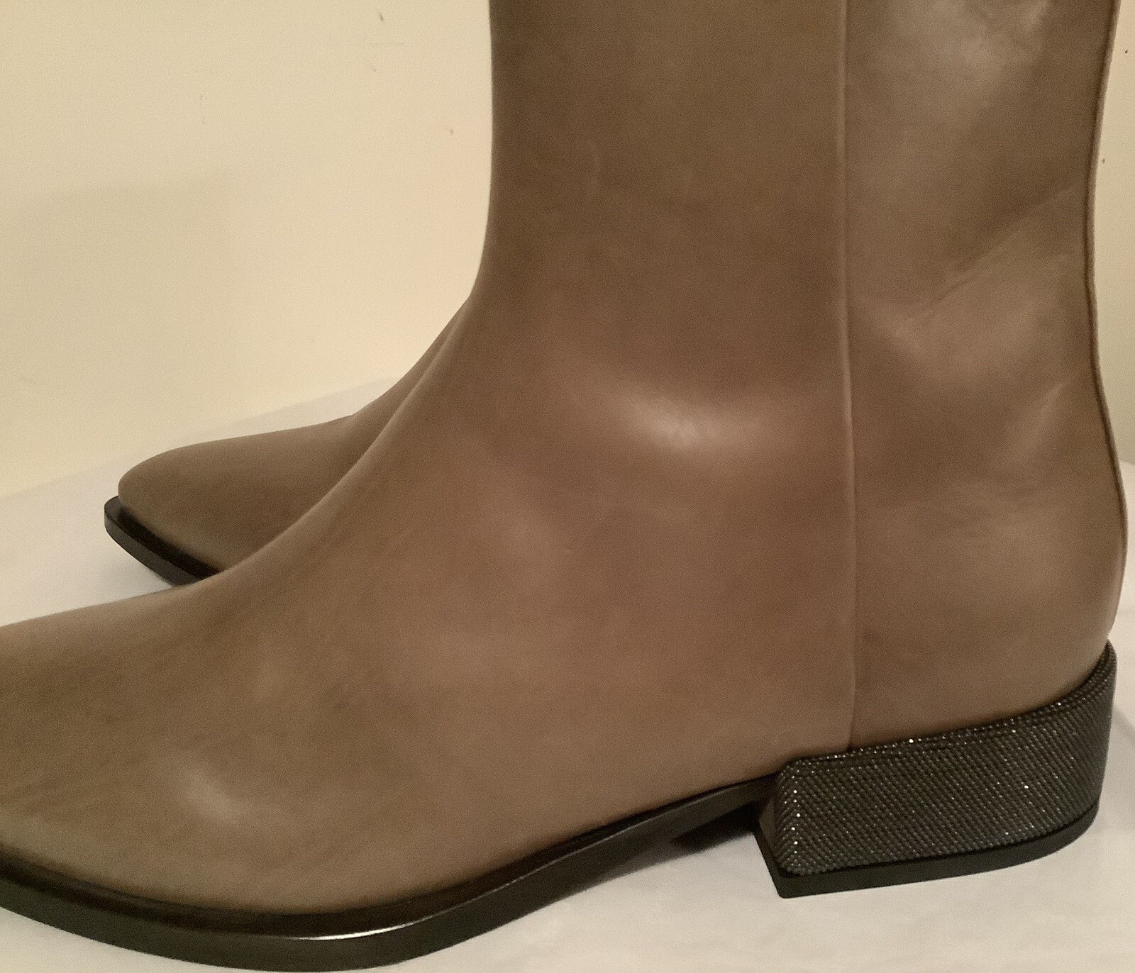 Brunello Cucinelli  New without box women's booties Size 39 Leather Beige image 7