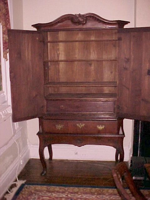 Gabinete "Sitio" alemán temprano en soporte C. 1672 Foto 2 de 4