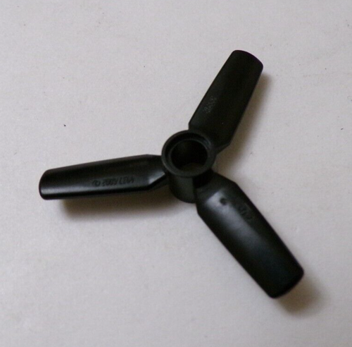 Lego x1 Black 3 Blade Propeller, Axle Hole, 11/16" Blades, 92842 (028-319)