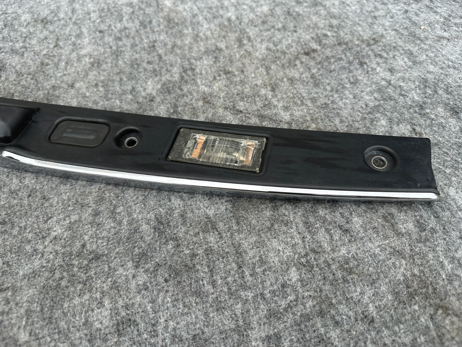 TRUNK LID TRIM MOLDING ASSEMBLY 67K 14-17 MASERATI QUATTROPORTE GTS M156