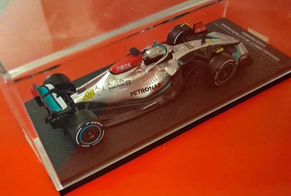 Mercedes-AMG F1 W13 E Performance L. Hamilton 2022 Bburago 1/43 - Immagine 2 di 2