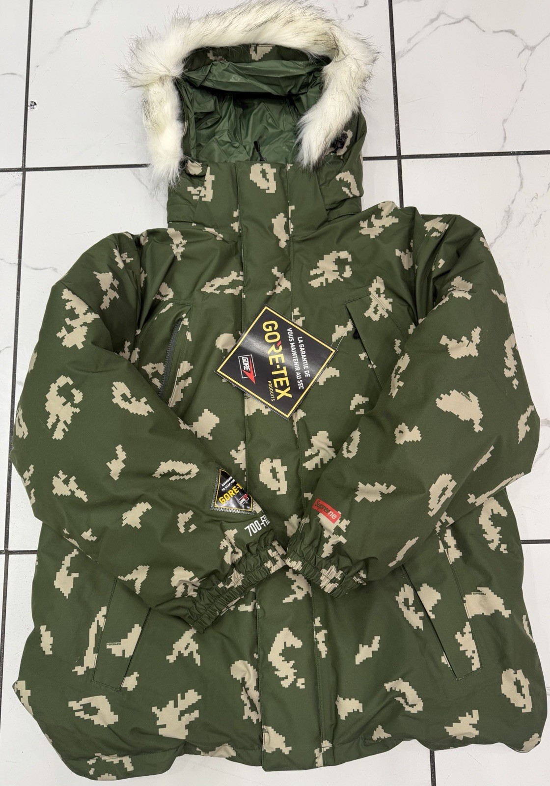 Men's Supreme GORE-TEX 700-Fill Down Parka Olive Camo M