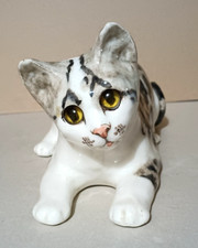 Winstanley  Large White & Tabby Cat Sitting Down. size 5. 13.5 ins. Signed.