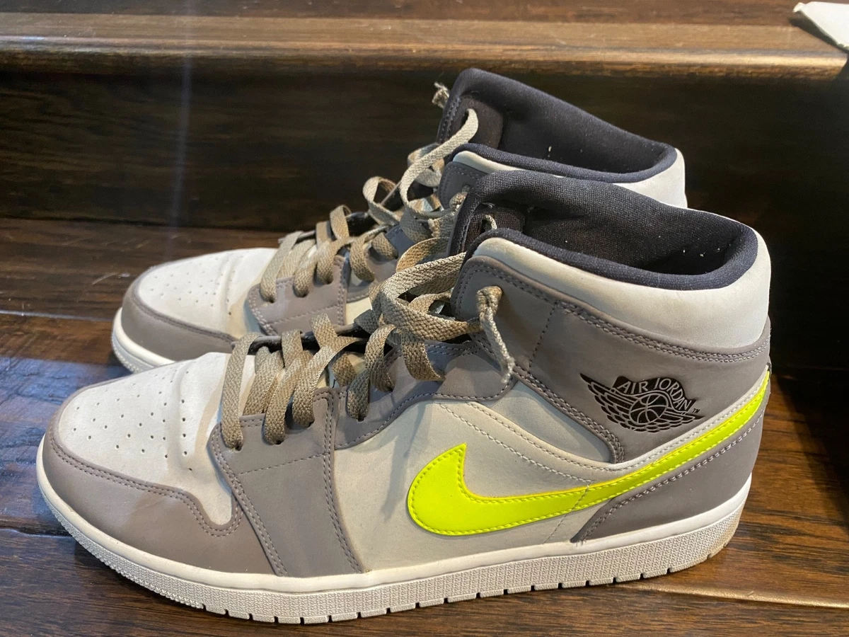 Preços baixos em Jordan 1 Mid Gunsmoke Volt | eBay