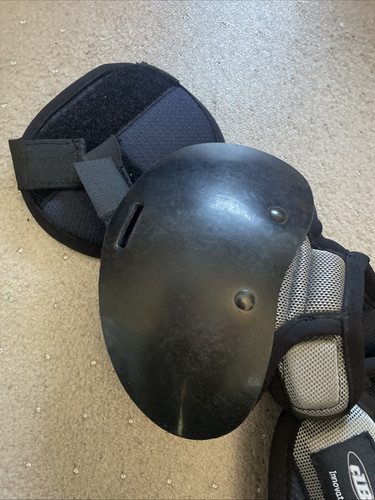 Debeer Lacrosse Intrepid Shoulder Pads Size Small - Picture 3 of 11