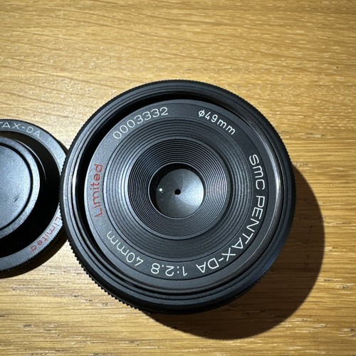 SMC PENTAX-DA 40mm f2.8 Limited Prime Pancake Lens - Picture 5 of 14