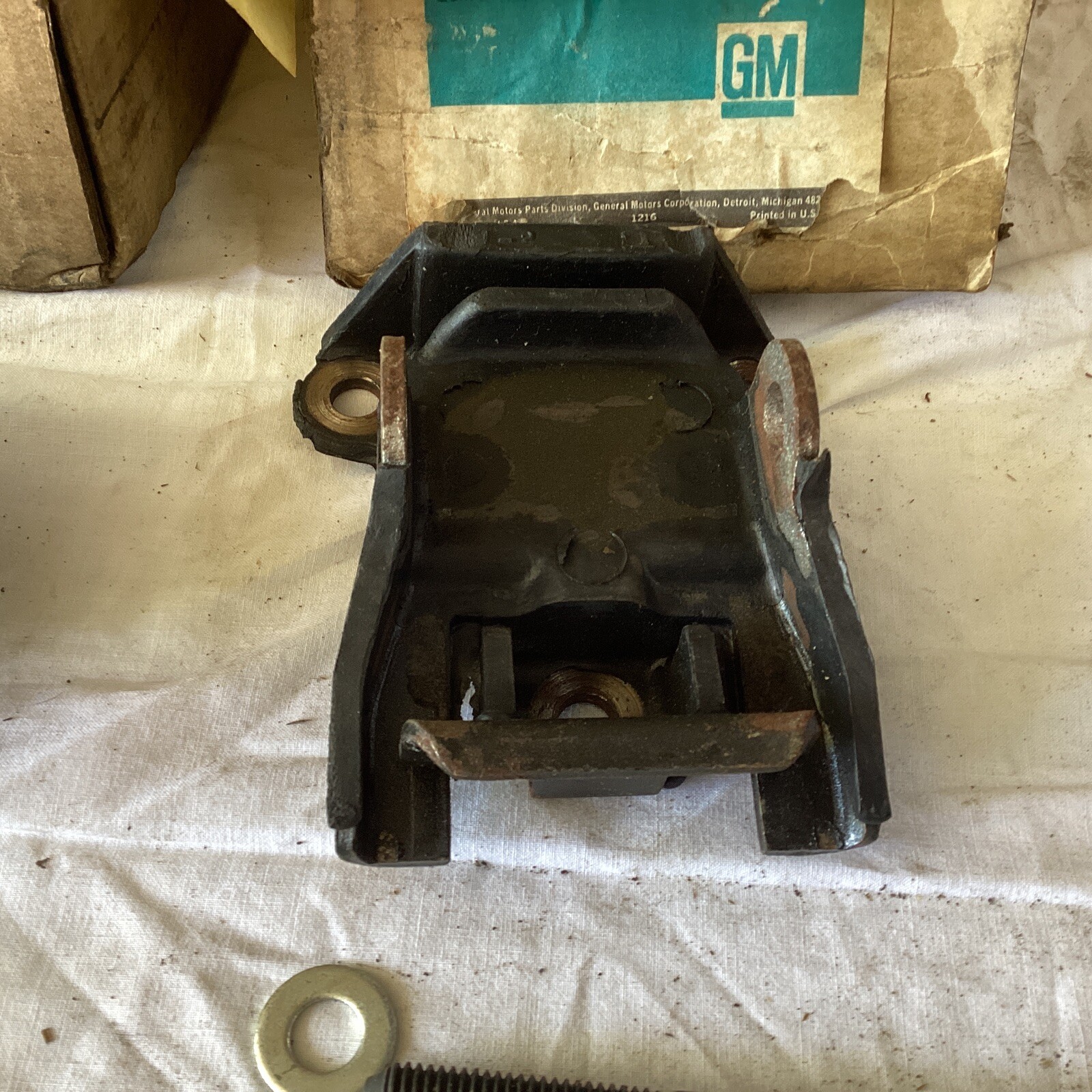 NOS Pair Chevrolet Motor Mounts 3990914 Chevelle Camaro Chevy II 6469