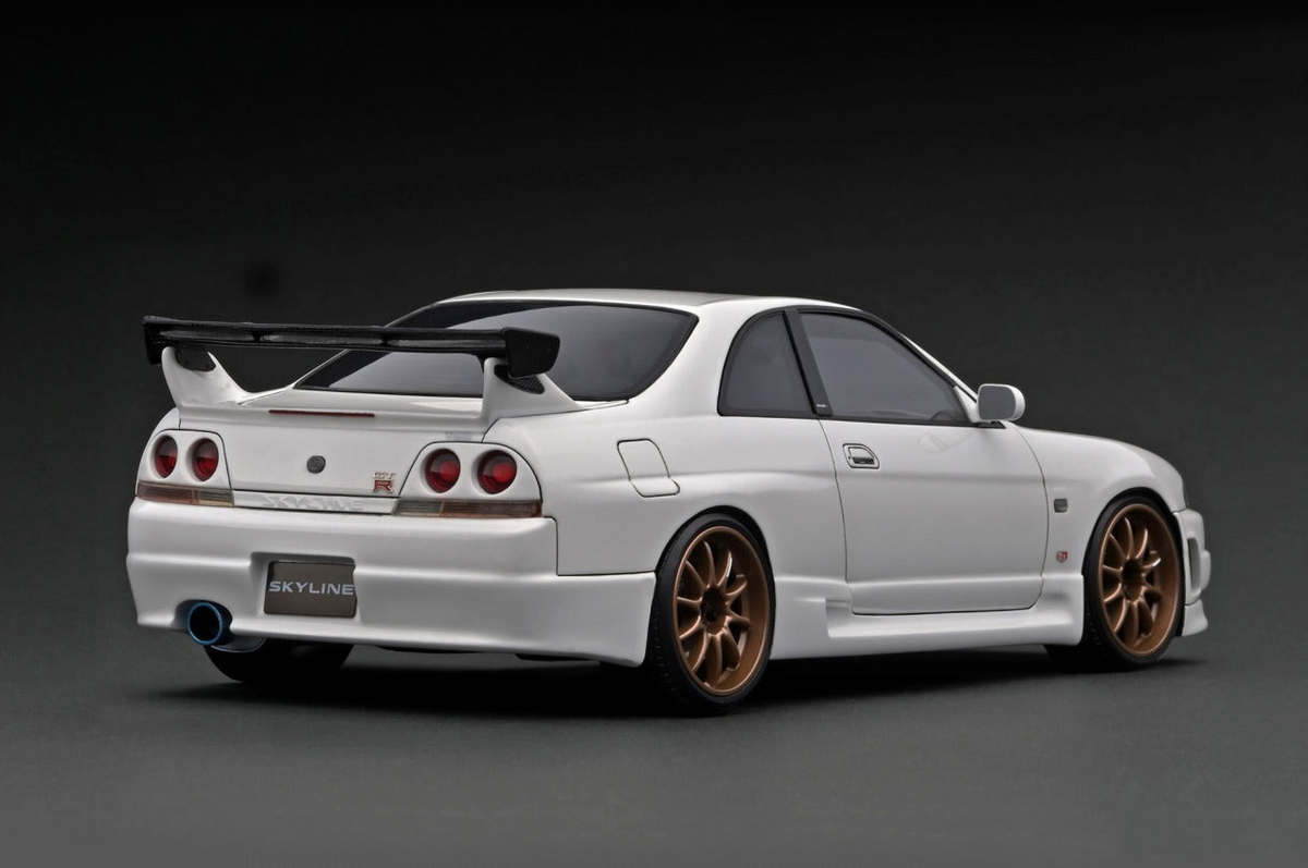1/18 Ignition model Nissan Skyline R33 GT-R in White IG2781