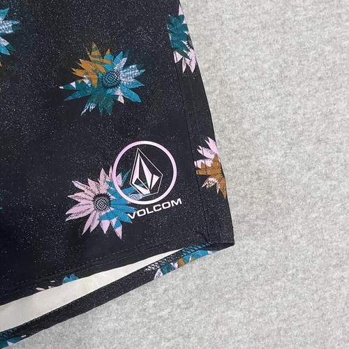 Volcom Board Shorts Mens XL Black Board Shorts Floral 7" Inseam Unlined - Picture 3 of 10