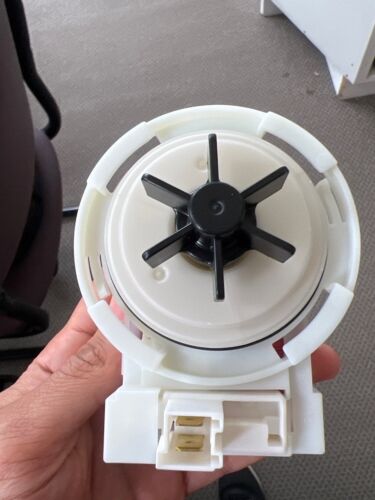 Bosch Drain Pump BSH001- 145093 Fl Washer Drain Pump Motor (only) - KEBS 118/099 - Picture 2 of 4