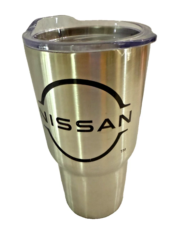 Vaso de viaje Nissan de acero inoxidable plateado con aislamiento de doble pared Foto 3 de 4