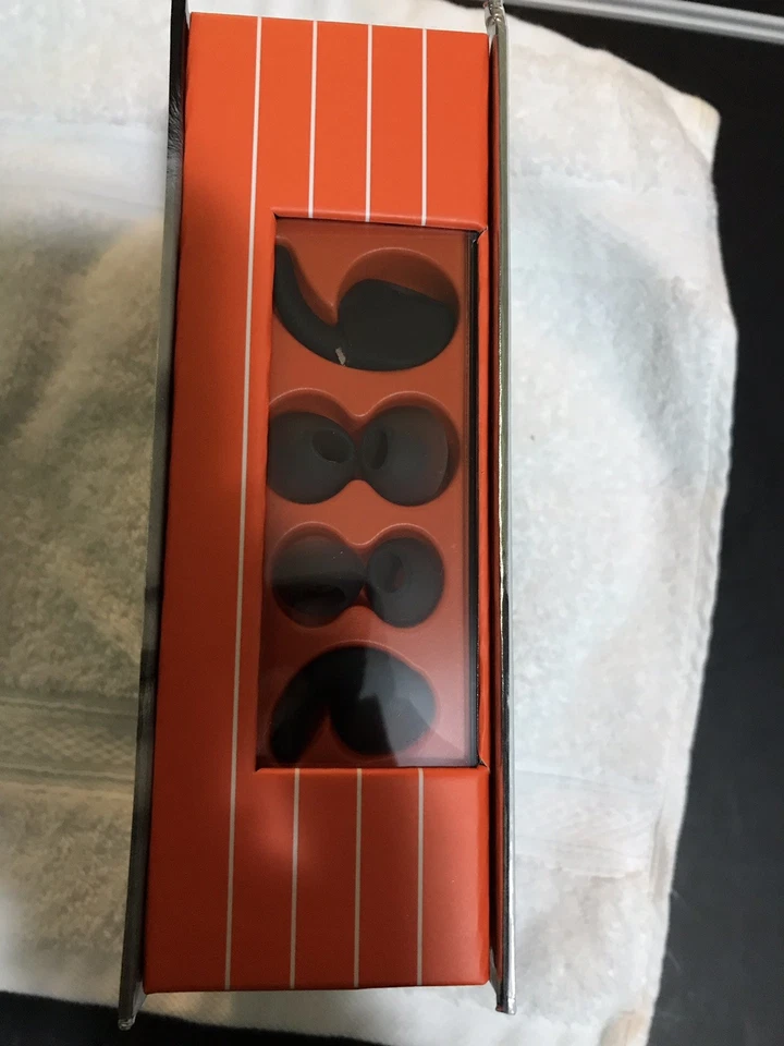 JBL 反光感知入耳式运动耳机带闪电(麦片)全新 — 第 4/4 张图片