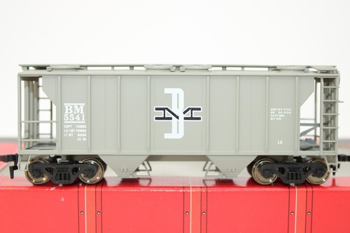 Atlas HO Scale B&M Boston Maine PS2 2 Bay Covered Hopper Car #5541 LN 1801 | Zustand: Used