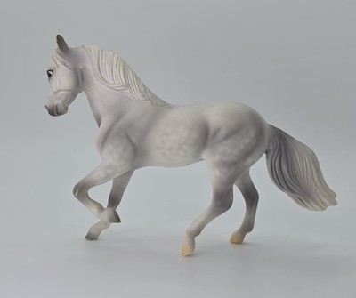 Breyer Stablemates Model Horse HOME FOR THE HOLIDAYS Christmas Paso Fino #700315