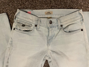WOMANS TRUE RELIGION MID-RISE CORA STRAIGHT JEANS SIZE 23 - EXCELLENT CONDITION!