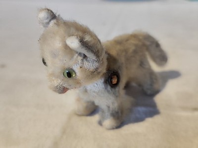 Aus einer Auflösung: tolles altes Grisly Stofftier einer Katze