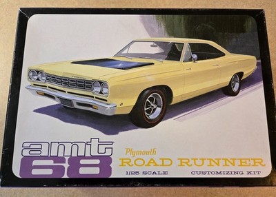 Vintage OPEN BOX! AMT 1968 Plymouth Roadrunner Model in 1/25 Scale - 2013 Issue