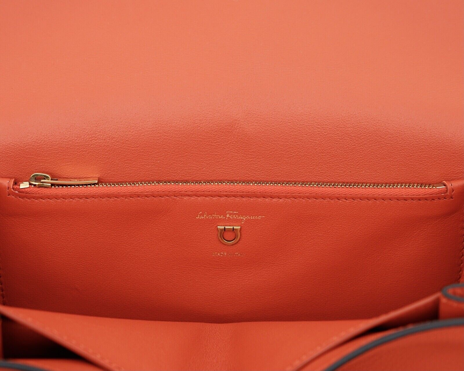 Salvatore Ferragamo Joanne Shoulder Bag Medium Coral Leather New image 7